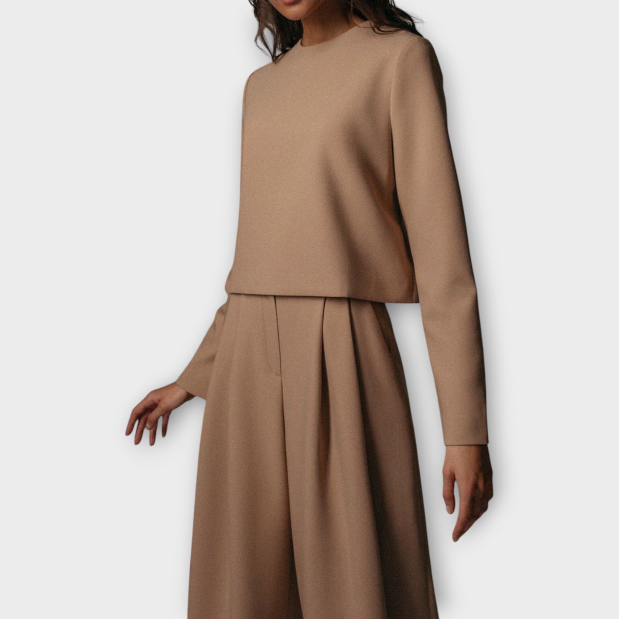 Set with Elegant Simplicity and Timeless Style