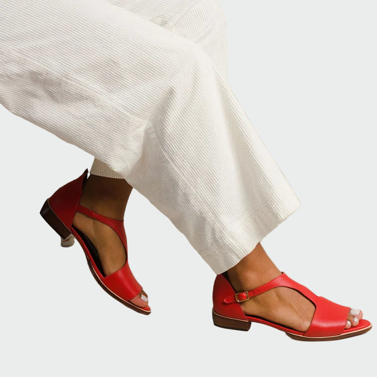 Low open sandal with strap