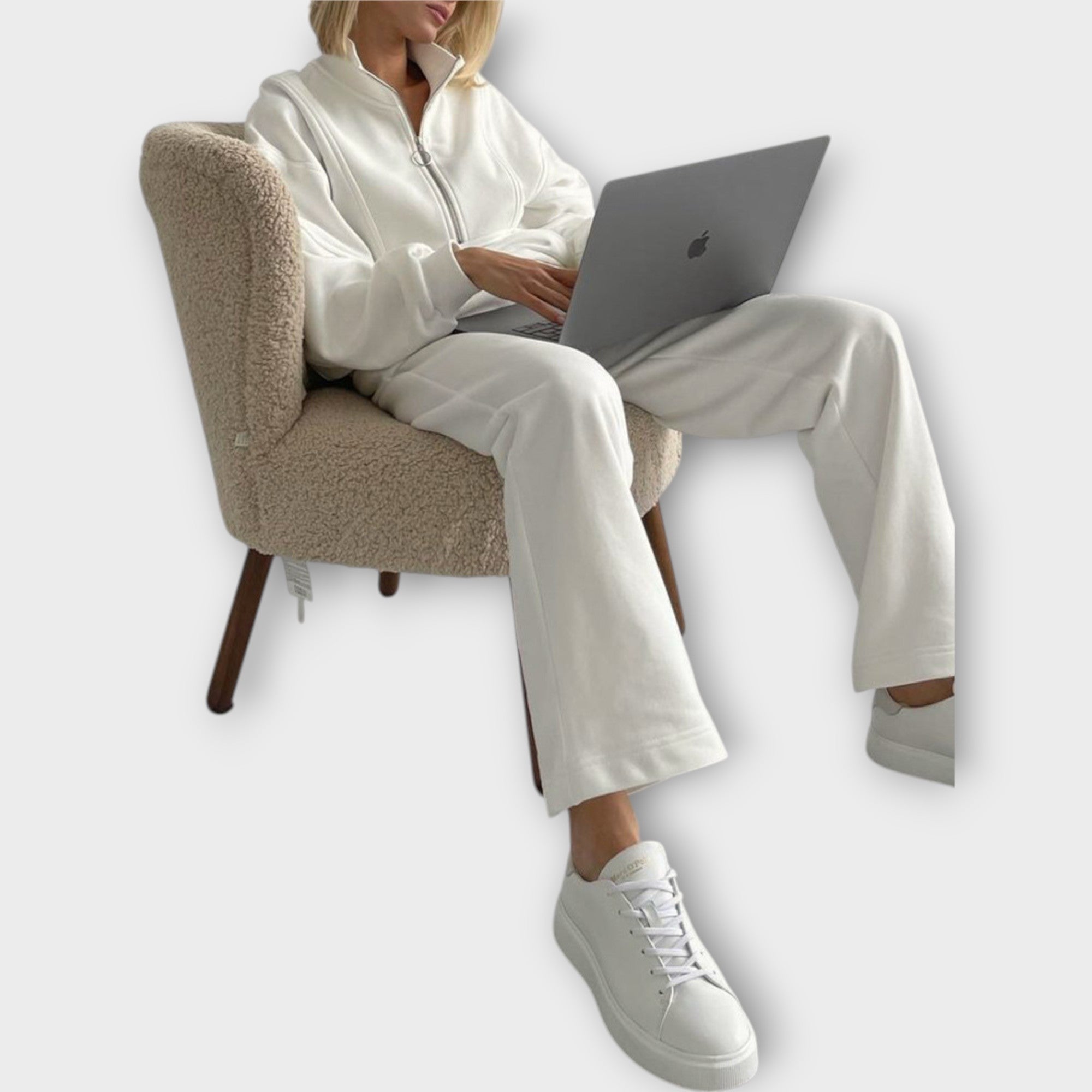 Zip Set with Minimal Aesthetic