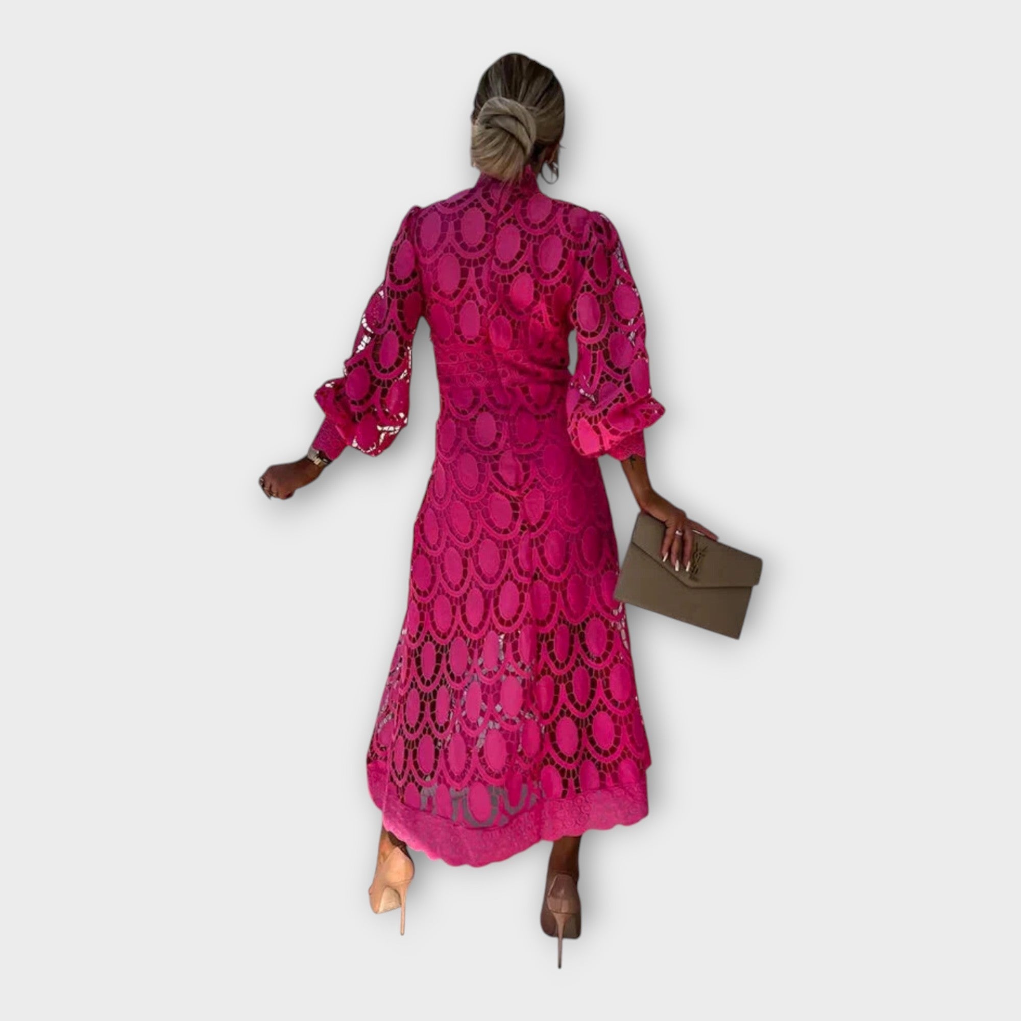 Refined lace dress with elegant design