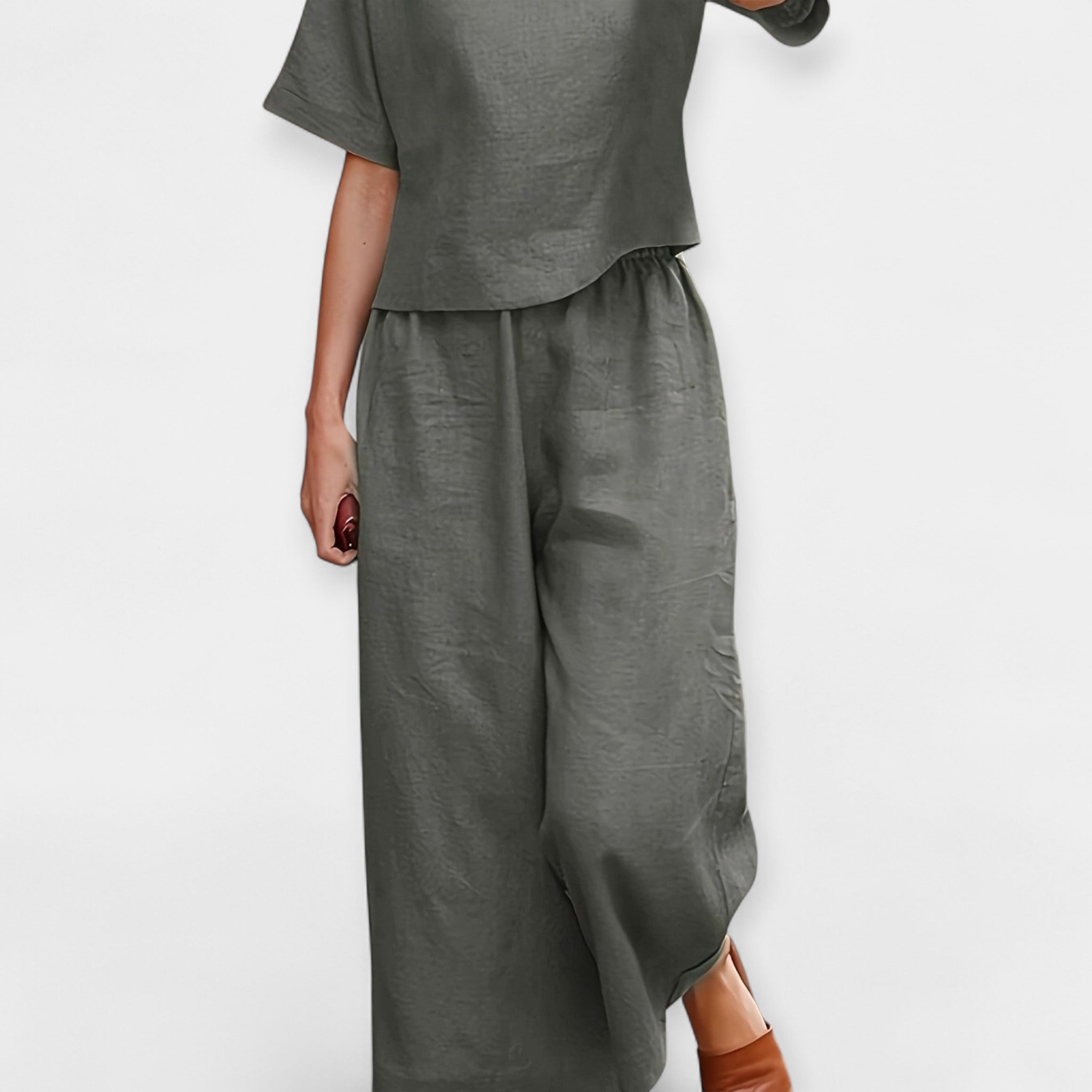 Airy Trouser Set with Short-Sleeved Top