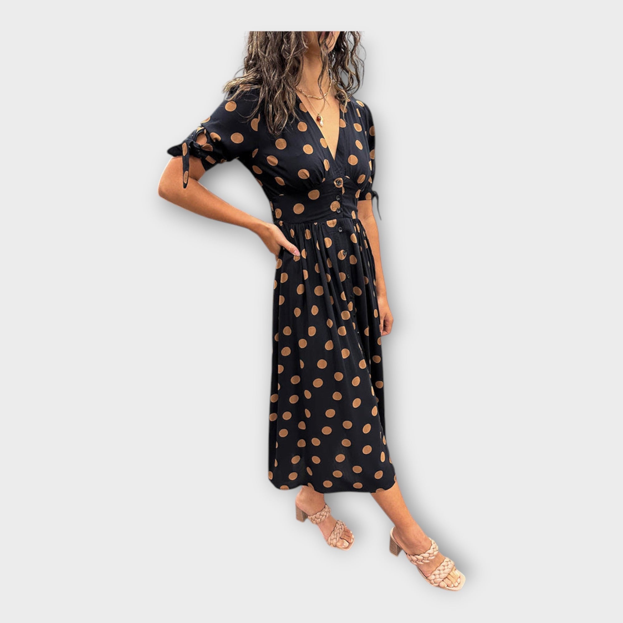 Elegant dress with modern pattern and timeless finesse