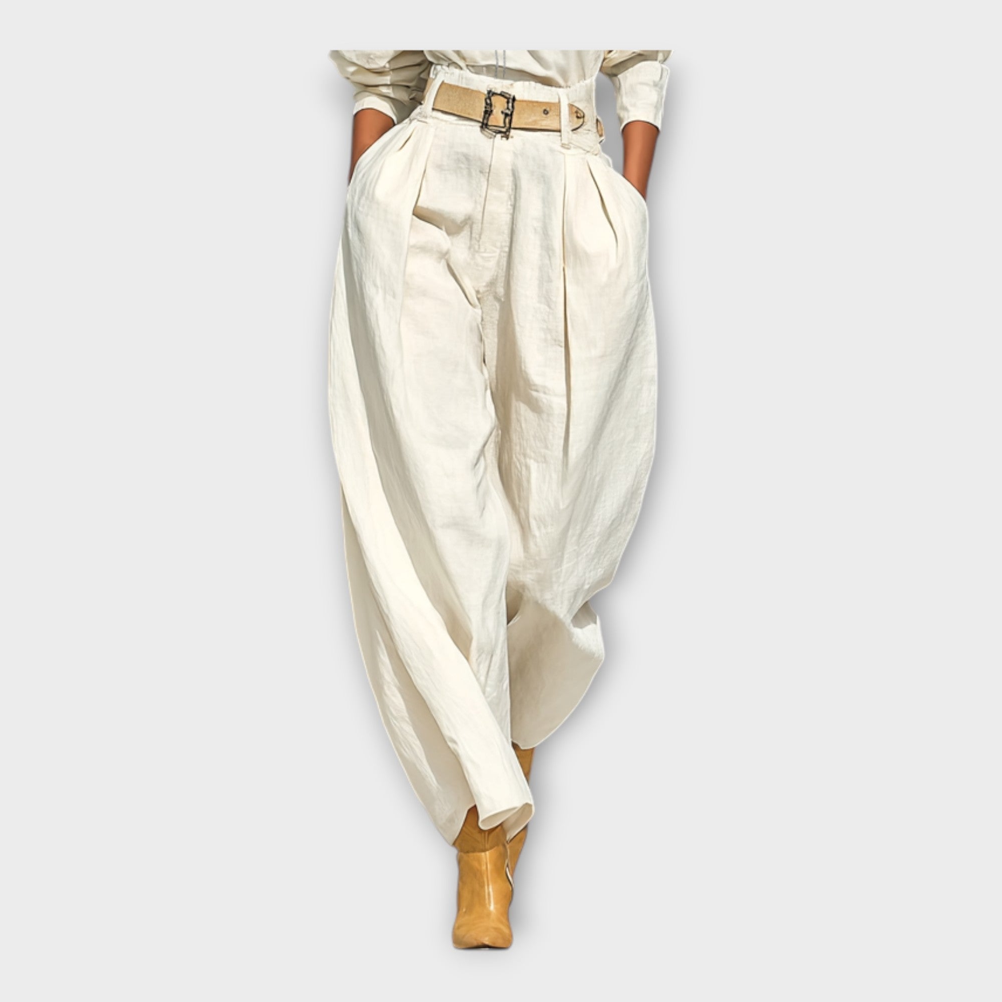 Outfit with a minimal aesthetic and timeless character