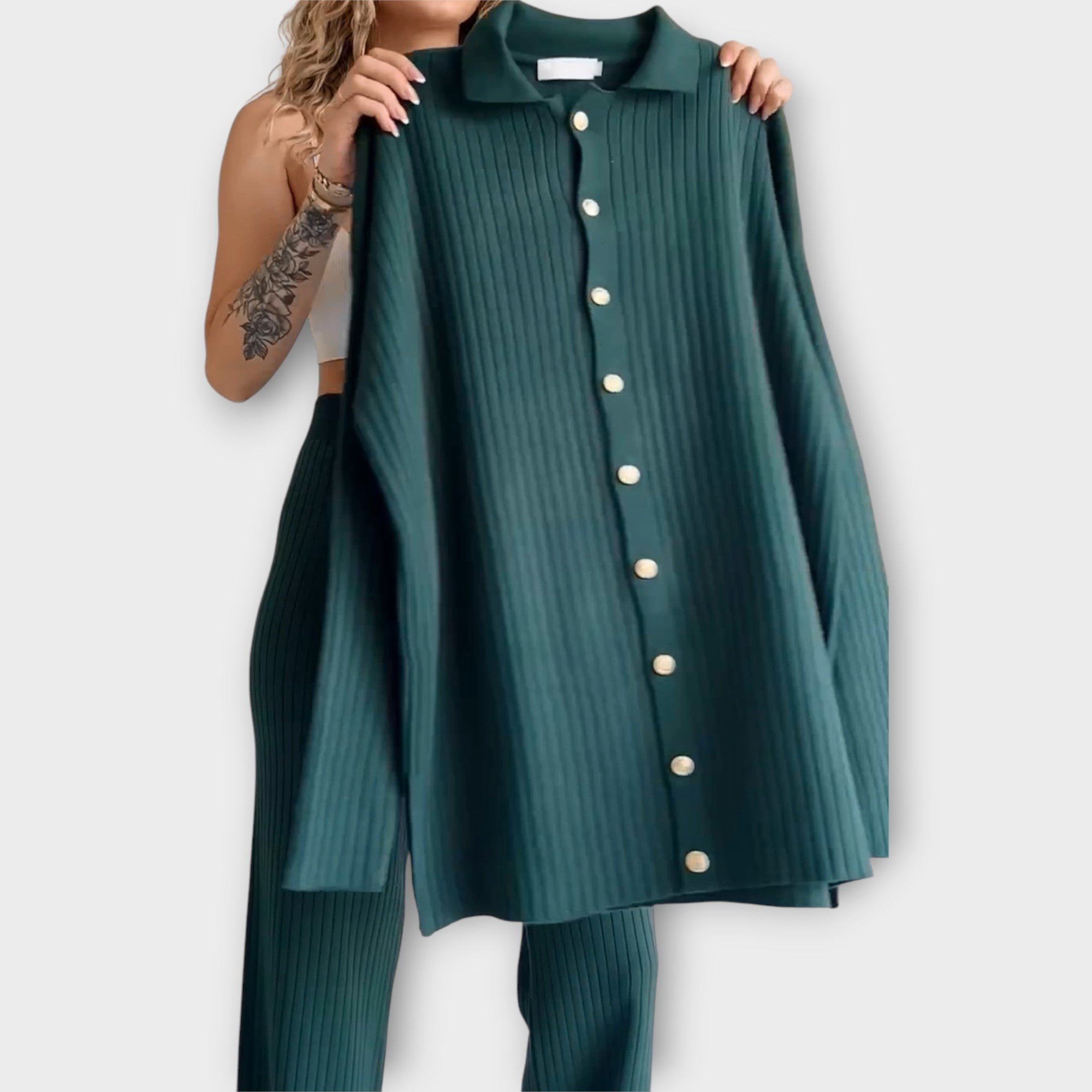 Set with Ribbed Details and Elegant Line