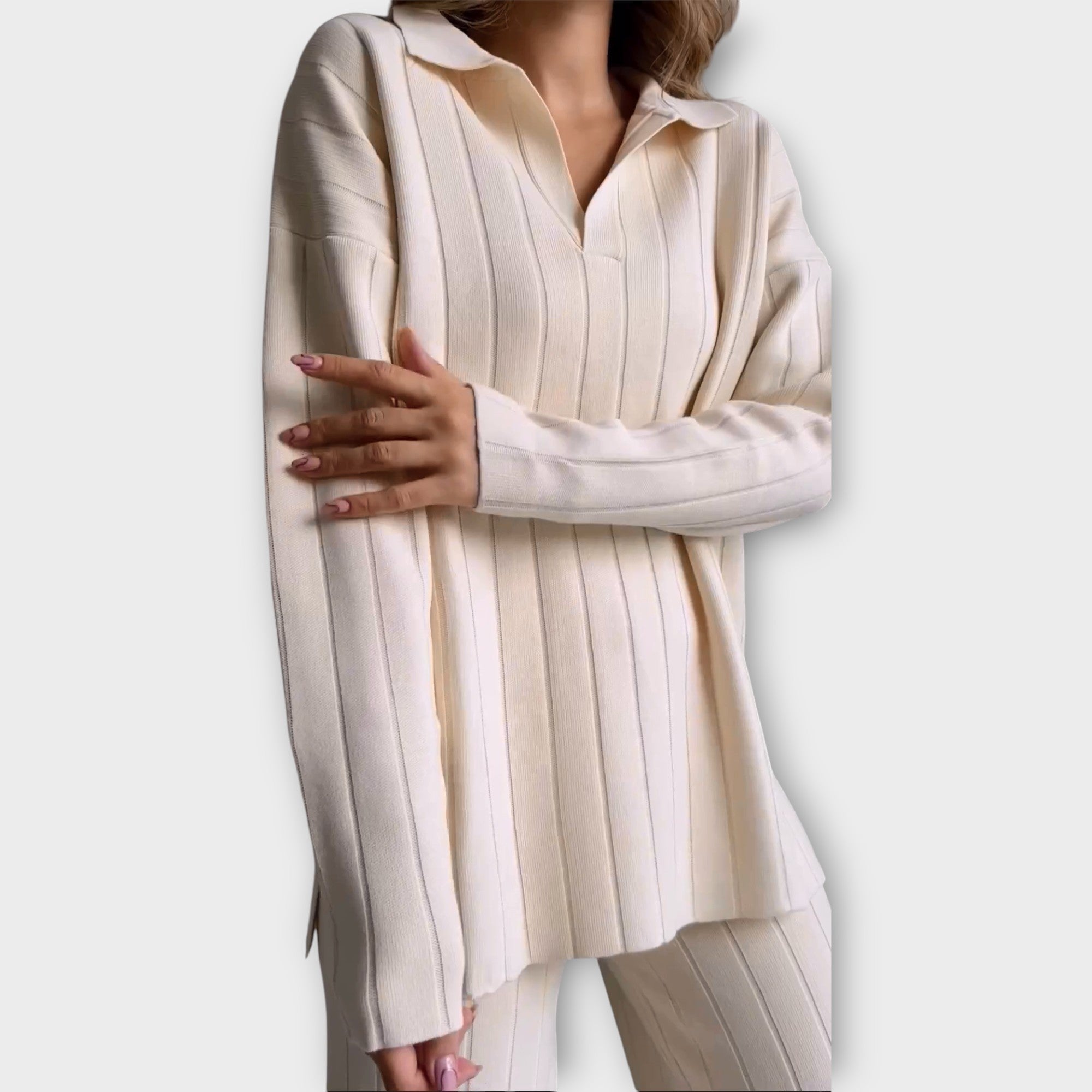 Set with Loose Line and Minimal Style