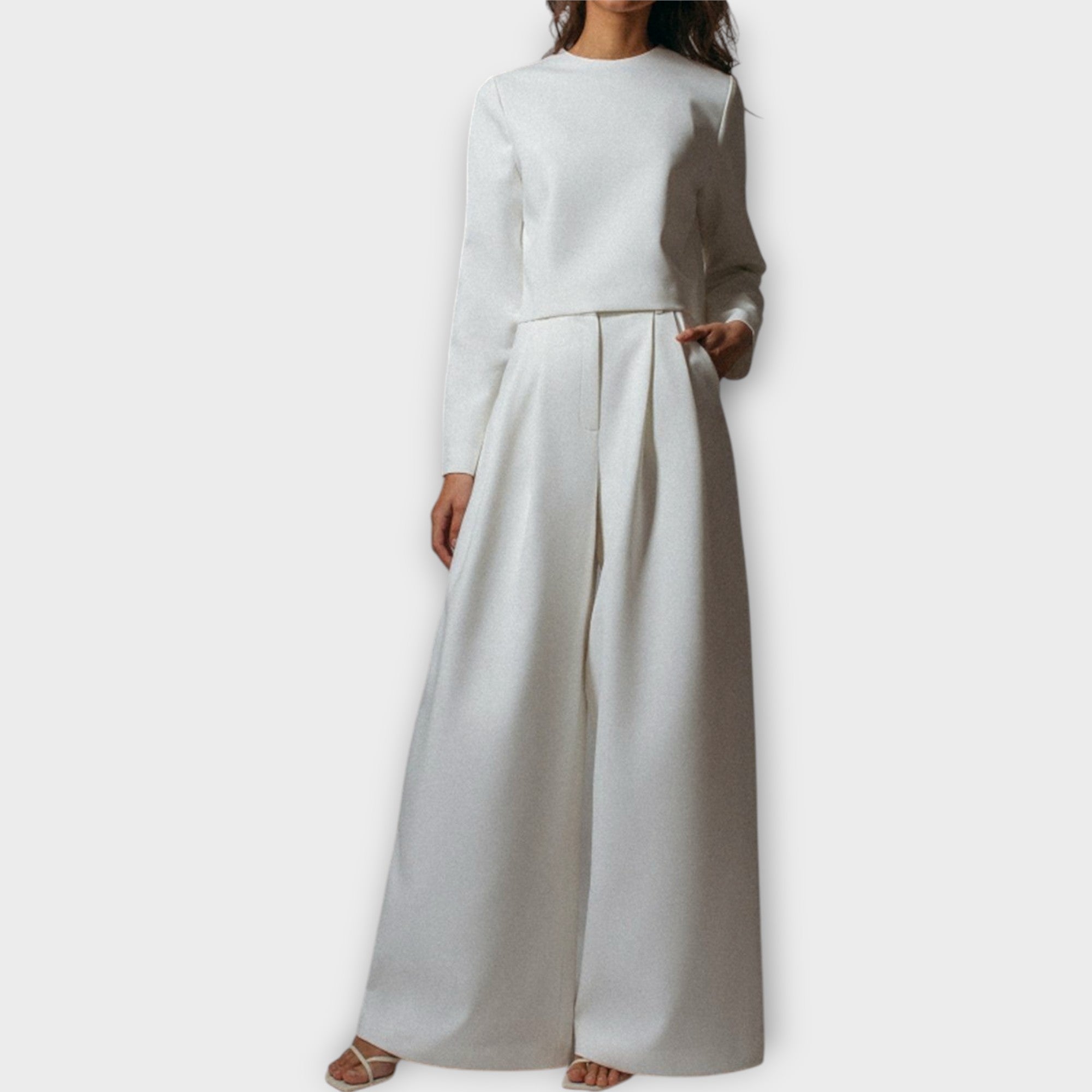 Set with Elegant Simplicity and Timeless Style