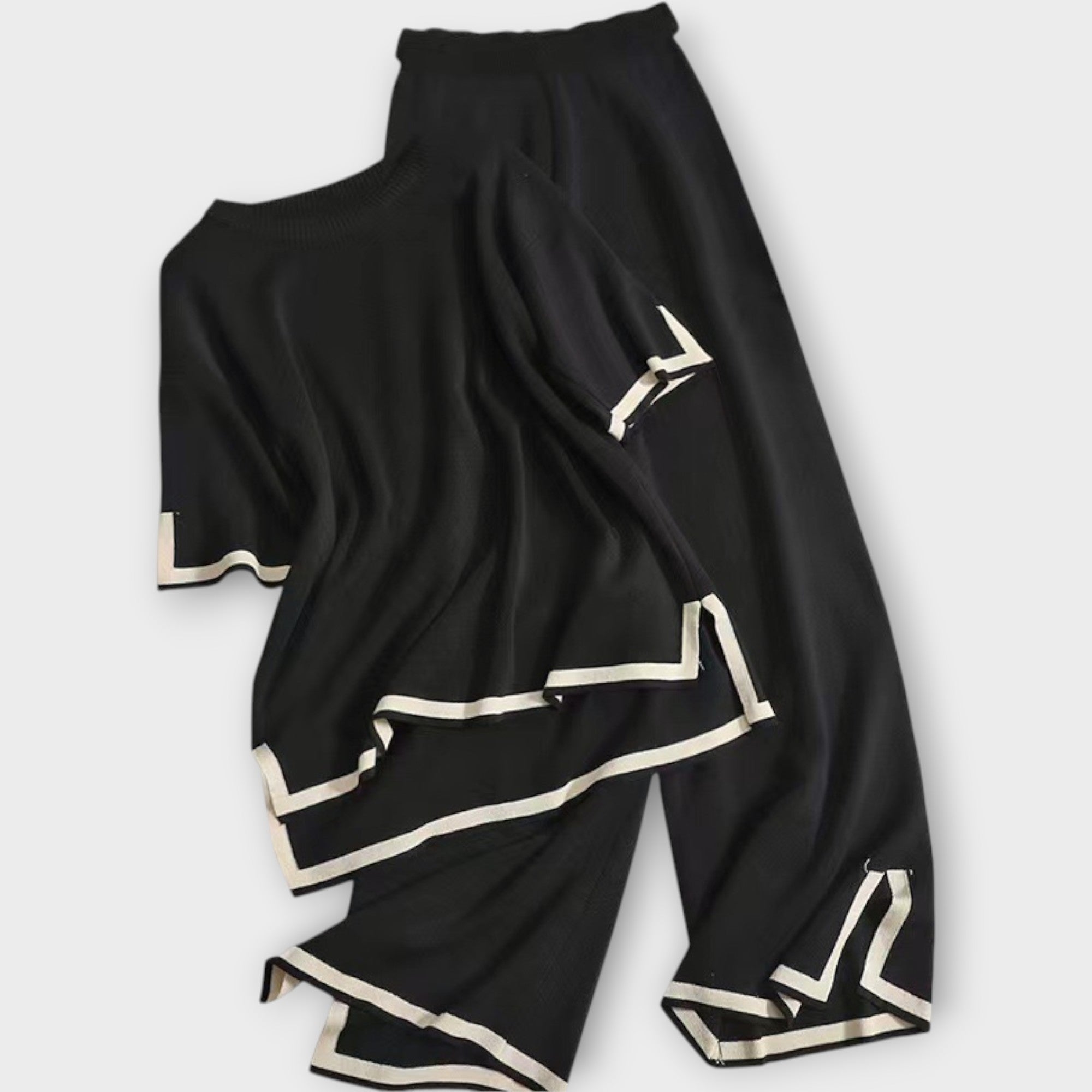 Knitted Set with Short Sleeves and Relaxed Fit