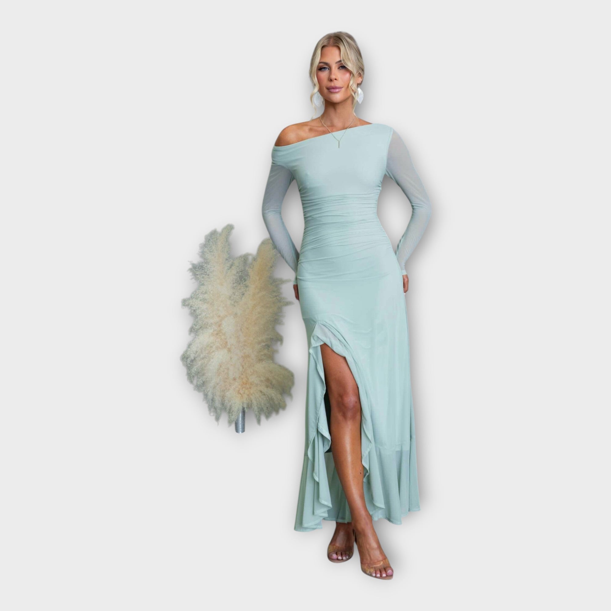 Impressive Dress with Elegant Line