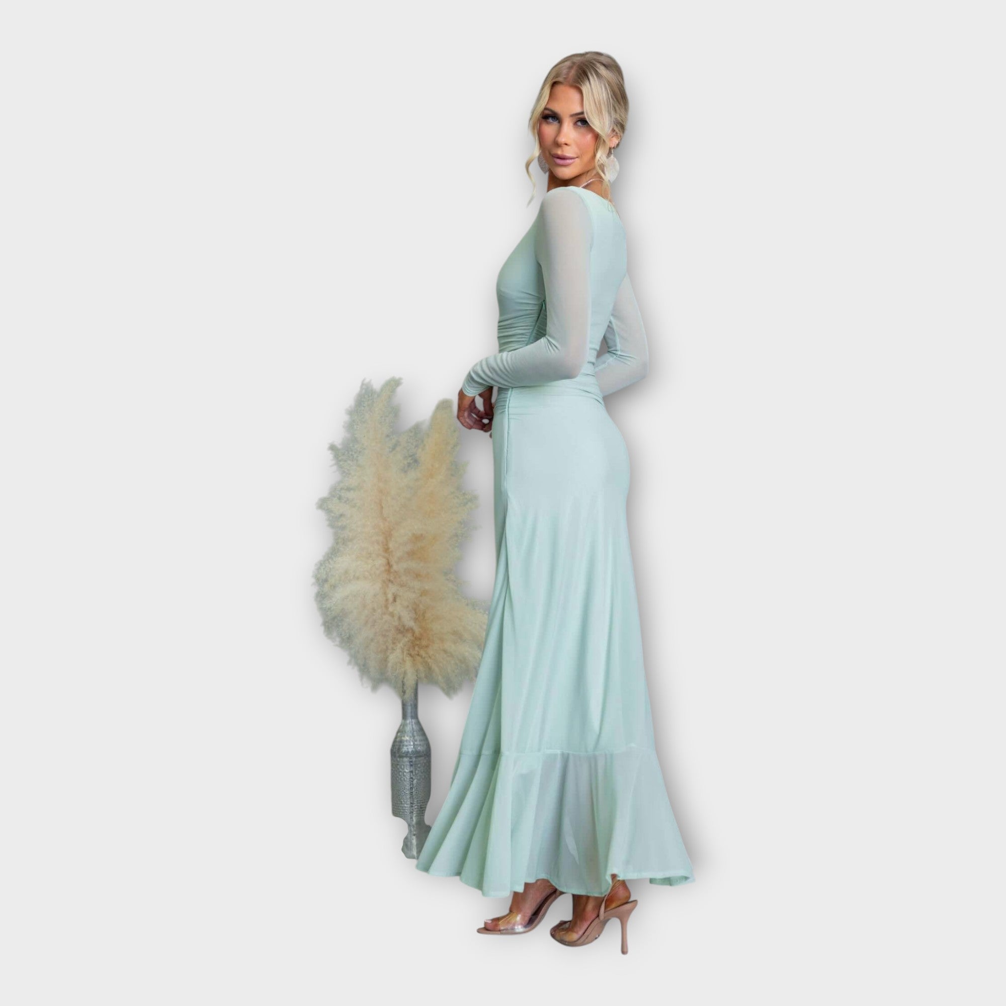 Impressive Dress with Elegant Line