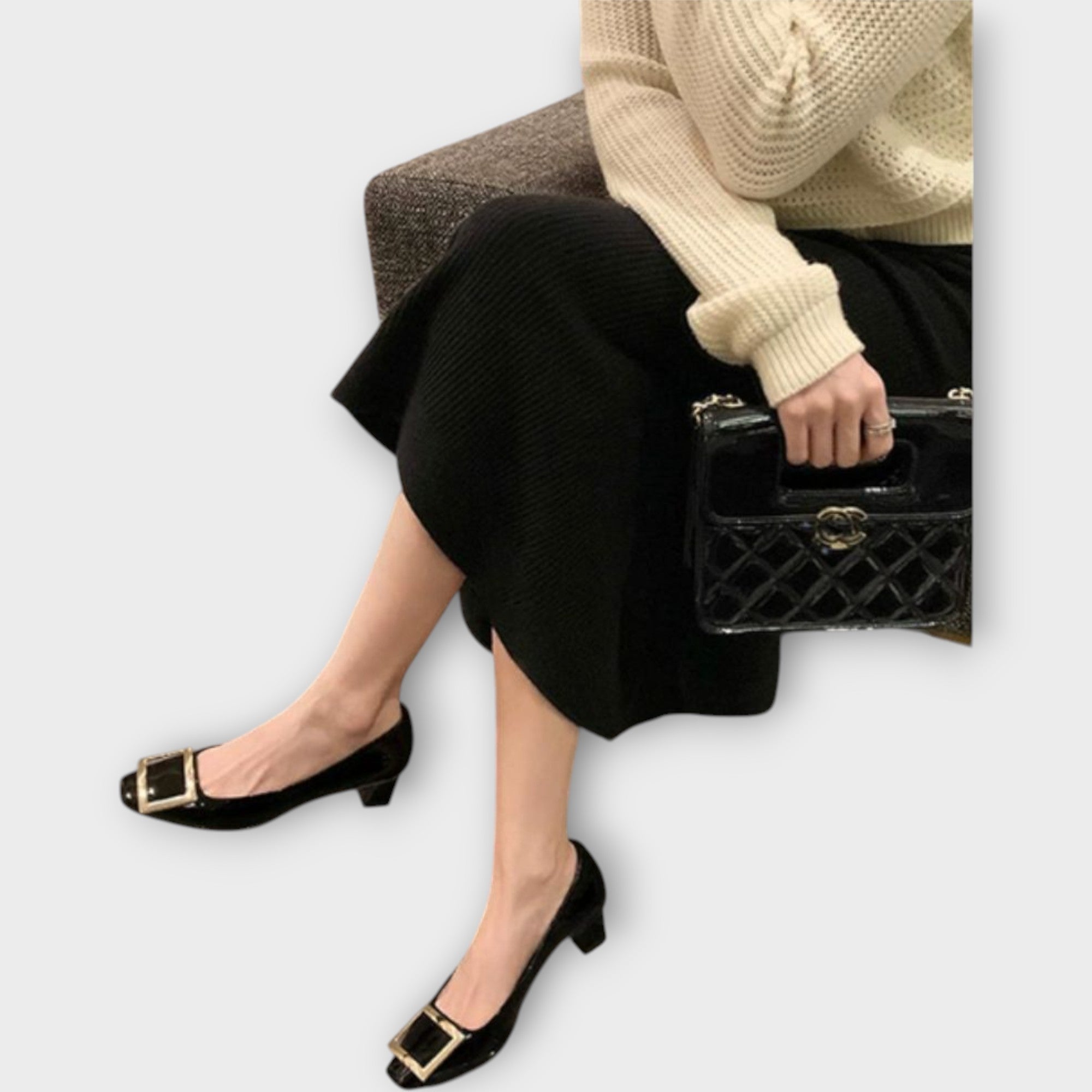 Elegant sandals with mid-heel and square toe