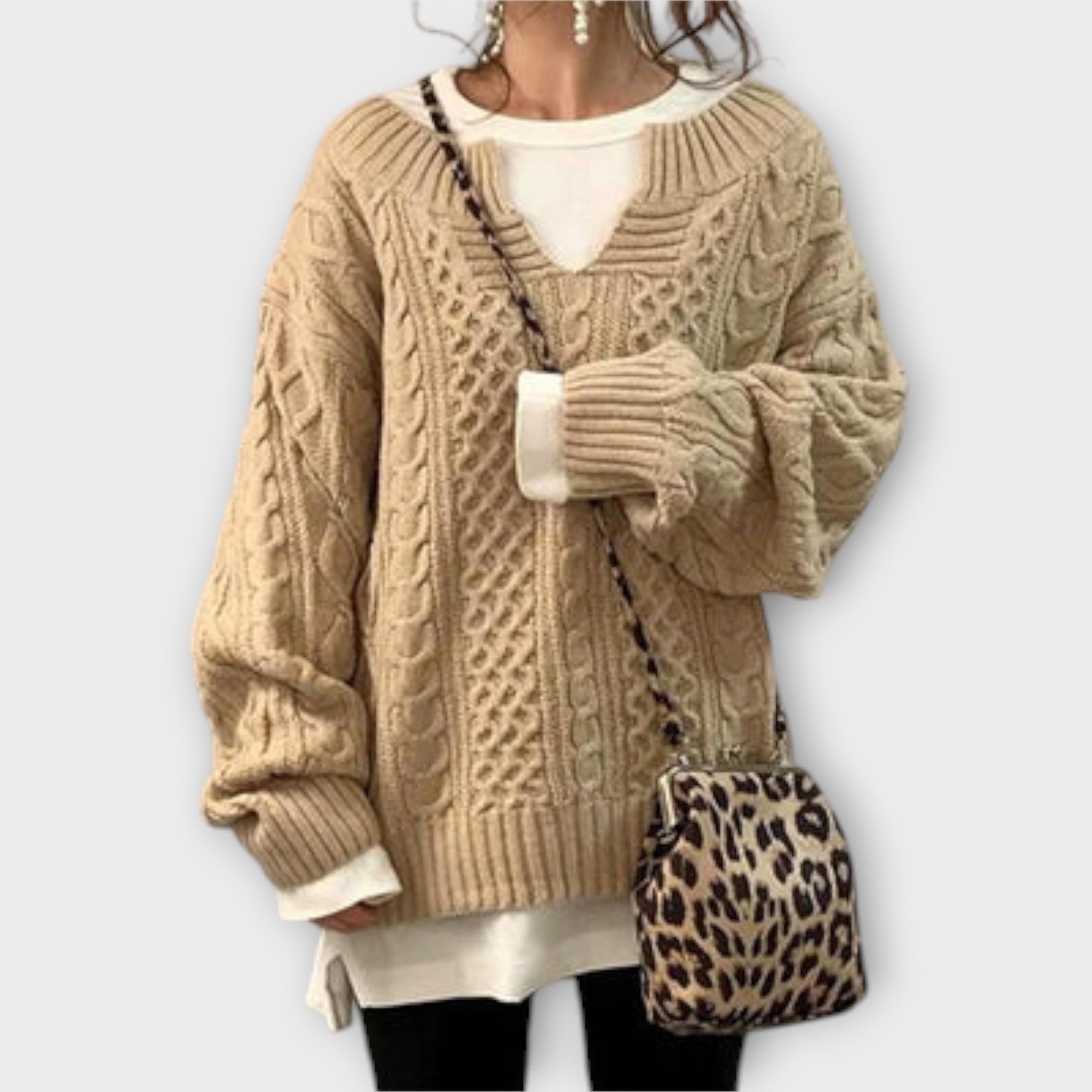 Lily - Oversized knitted sweater with cable knit design
