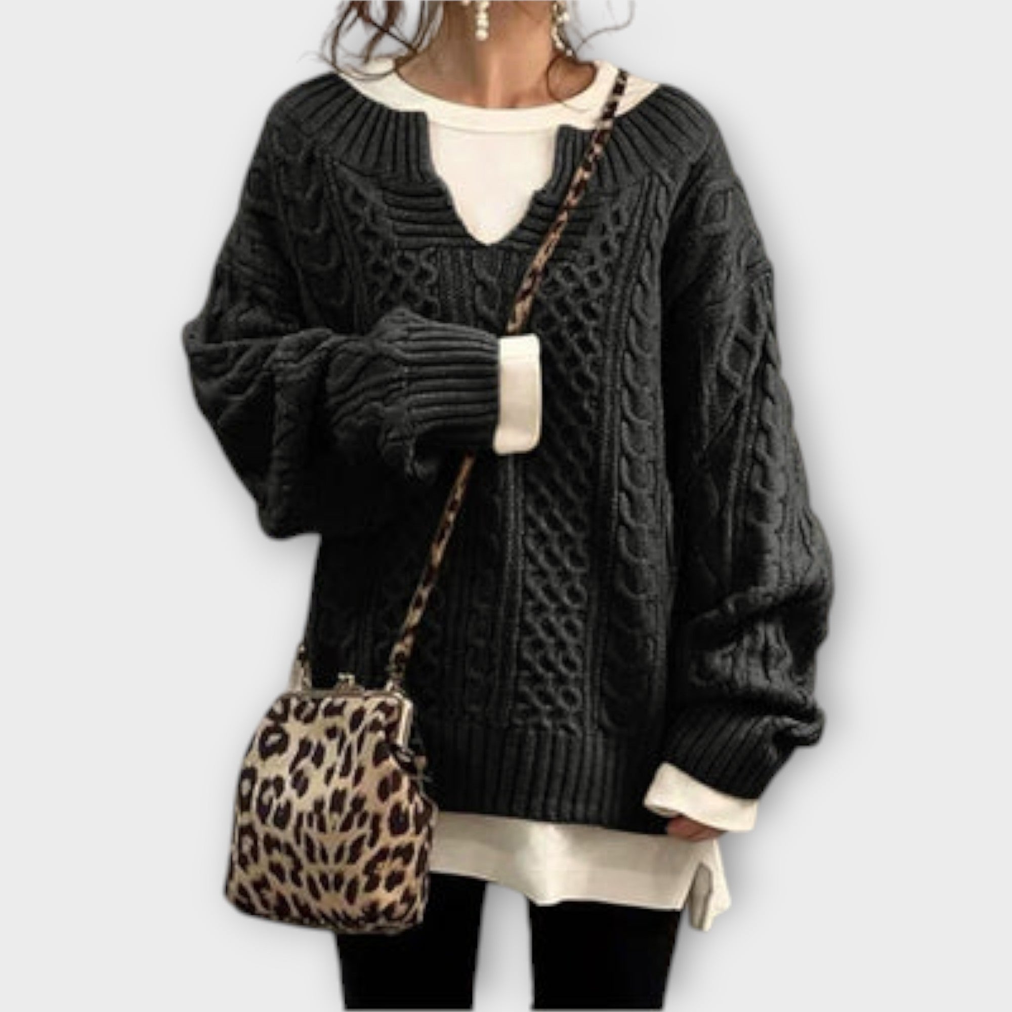 Lily - Oversized knitted sweater with cable knit design