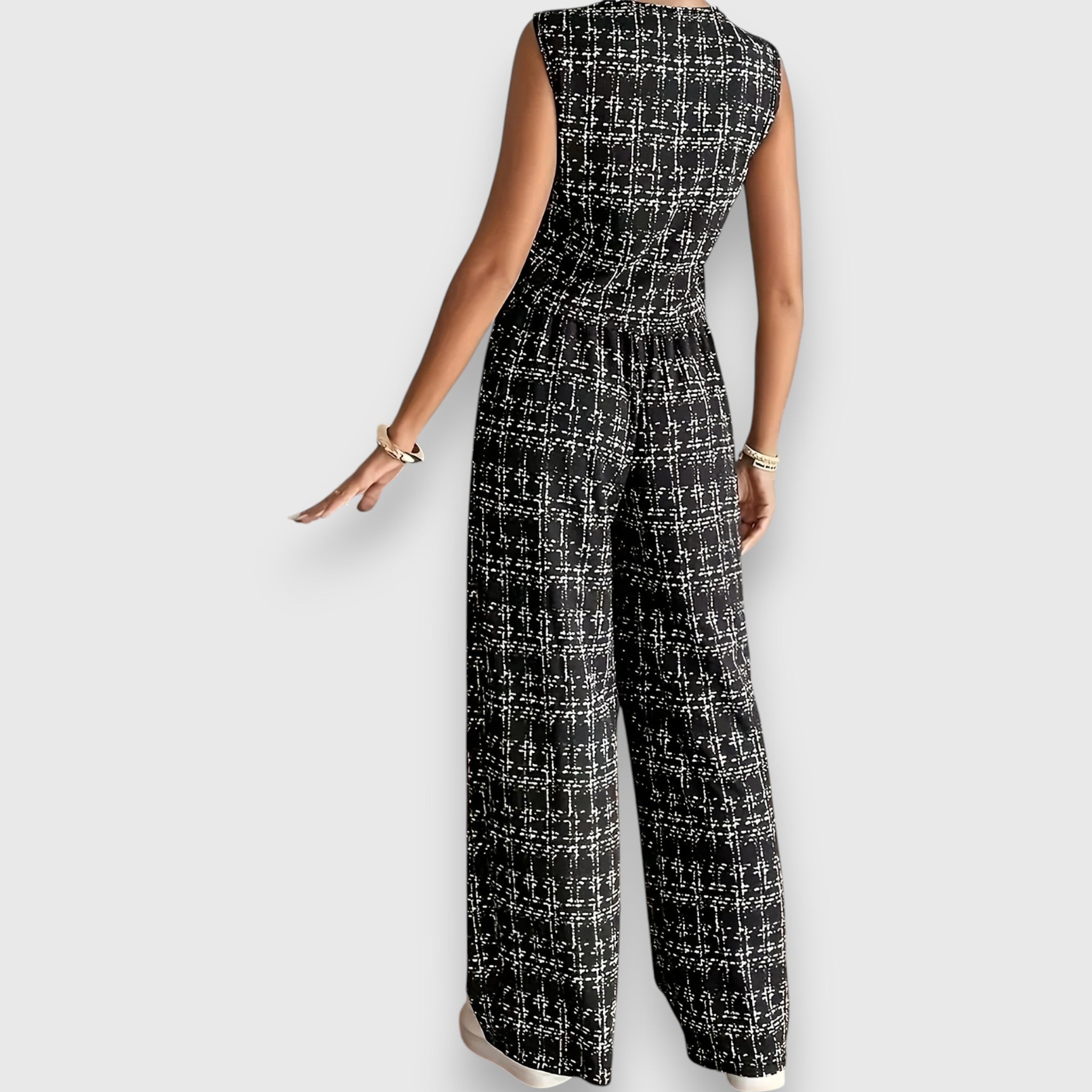 Two-Piece Set with V-Neck and Matching Trousers
