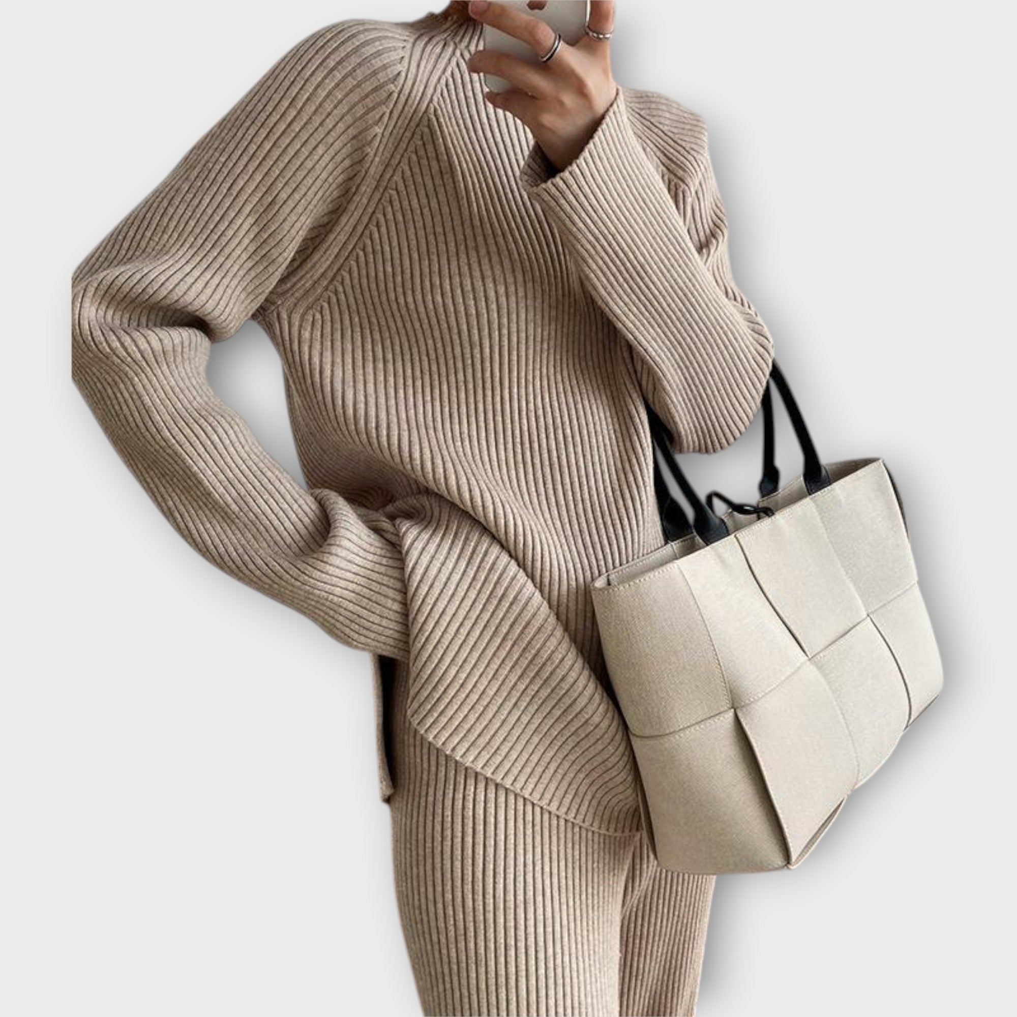 Knitted Set with Minimal Design and Relaxed Fit