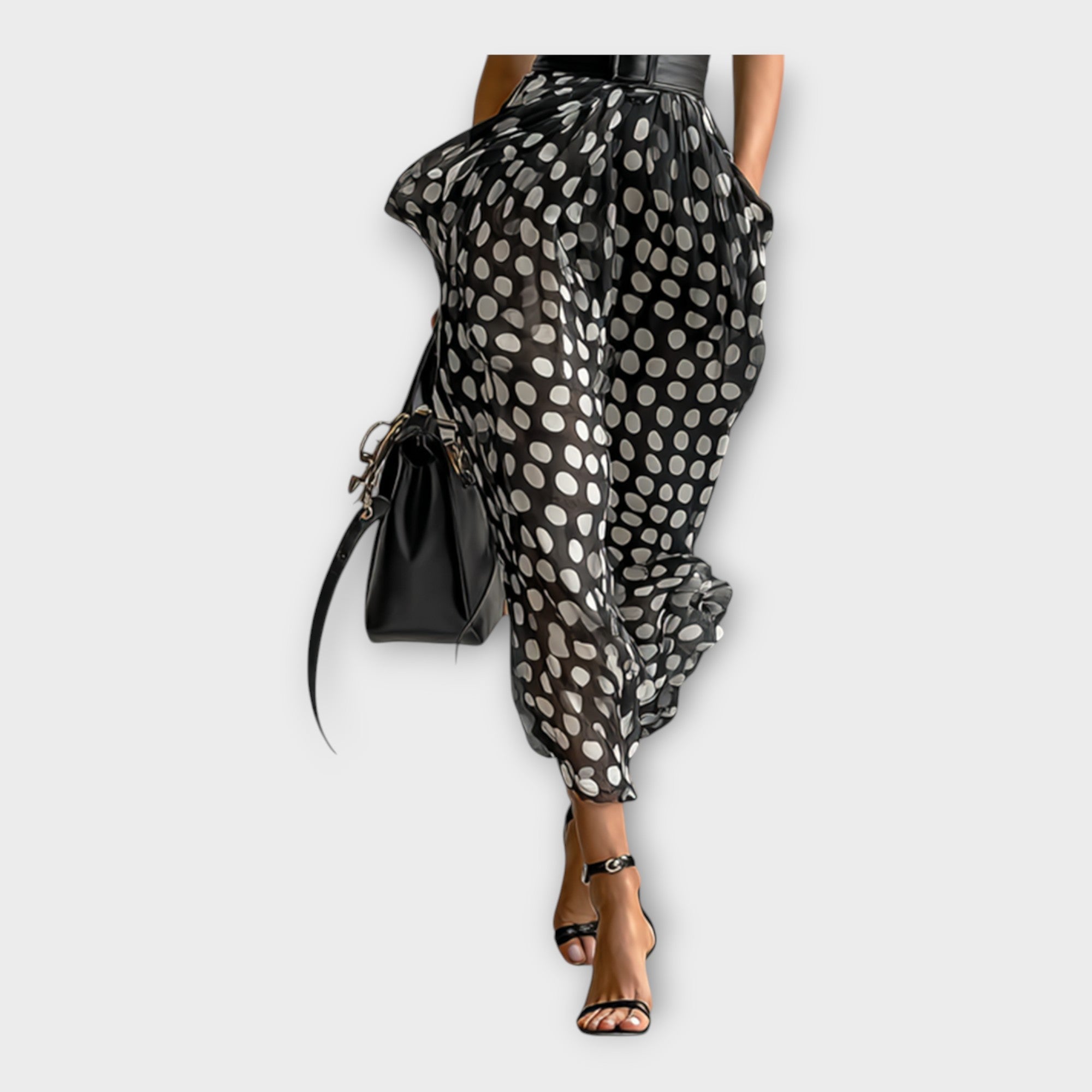 Long dress with a refined and timeless aesthetic