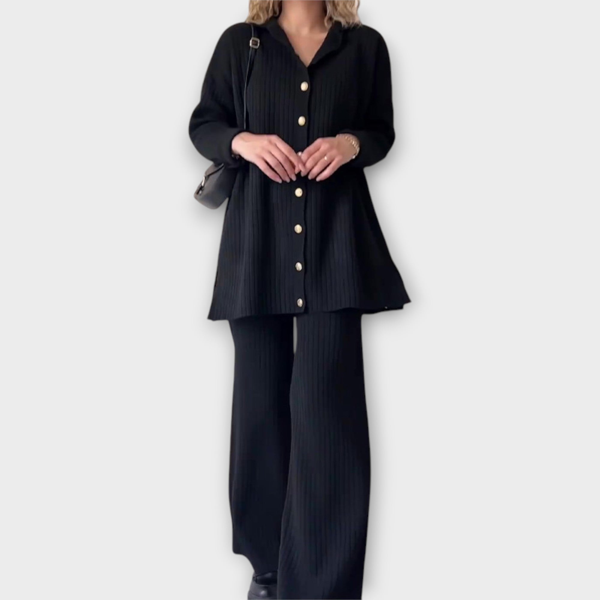 Set with Ribbed Details and Elegant Line