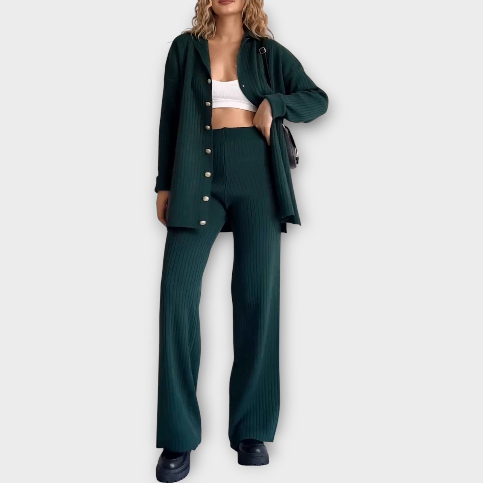 Set with Ribbed Details and Elegant Line