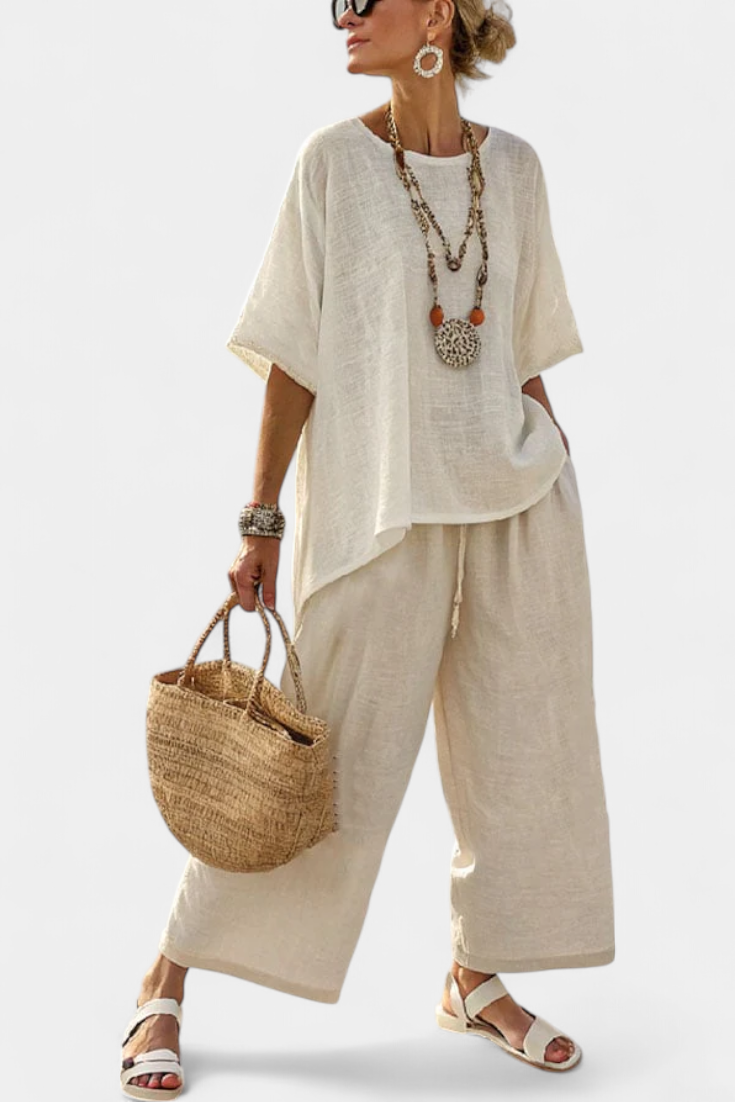 Total Minimalist Daisy in Natural Shades with Oversized Top and Wide Trousers for a Simple and Elegant Style